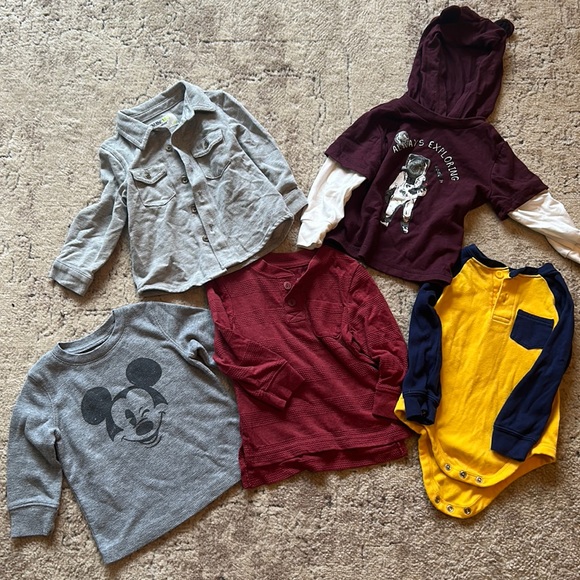 Boys bundle of 5 long sleeve 12 months tops - Picture 1 of 12